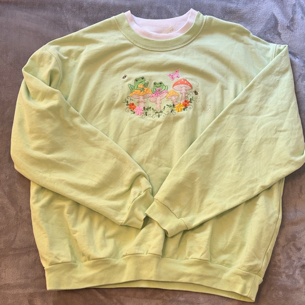 Cracker Barrel Green Sweatshirt with Frog and Mushroom Design